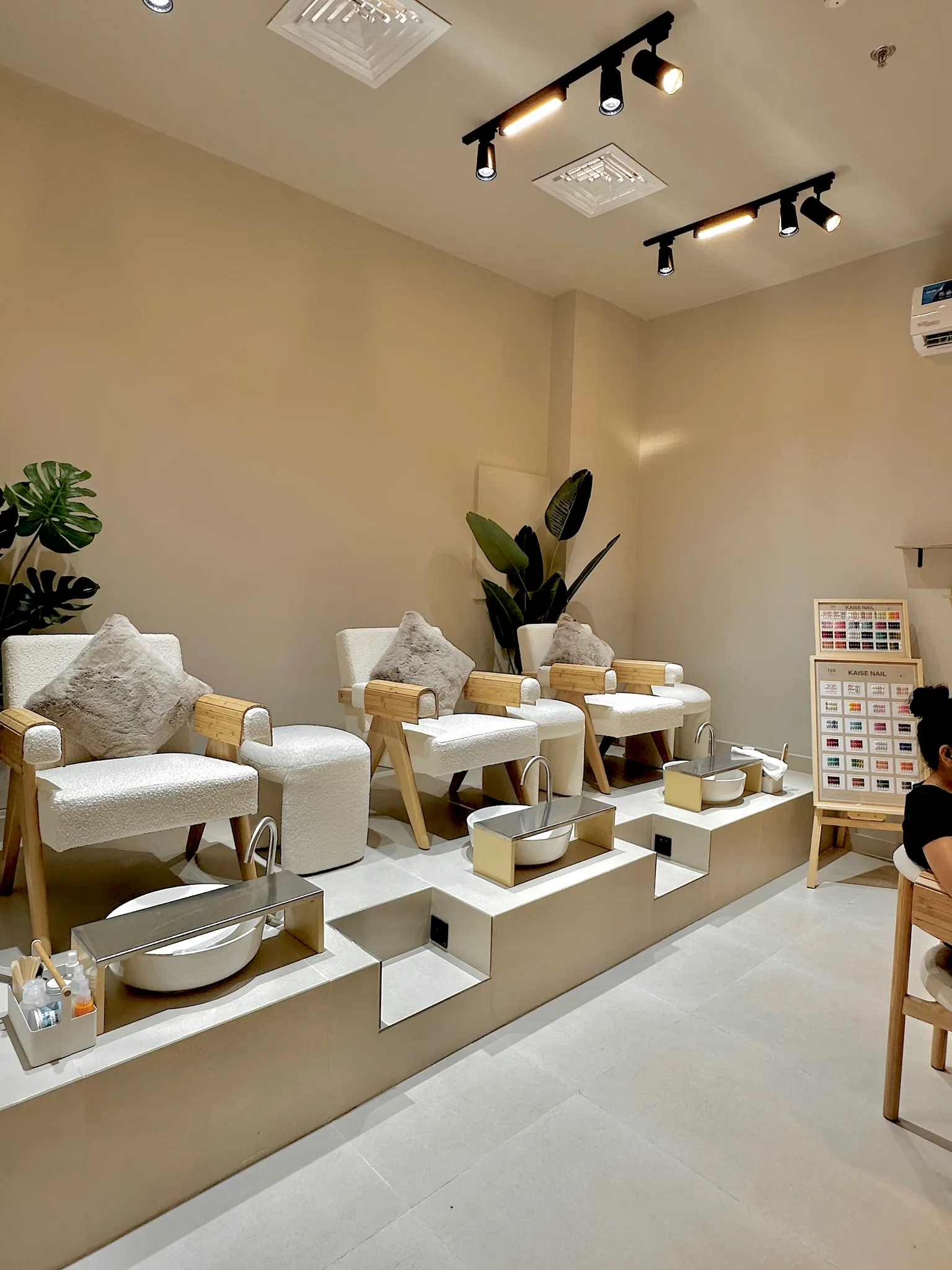 Ladies Beauty Salon for Sale – Ready to Operate Immediately